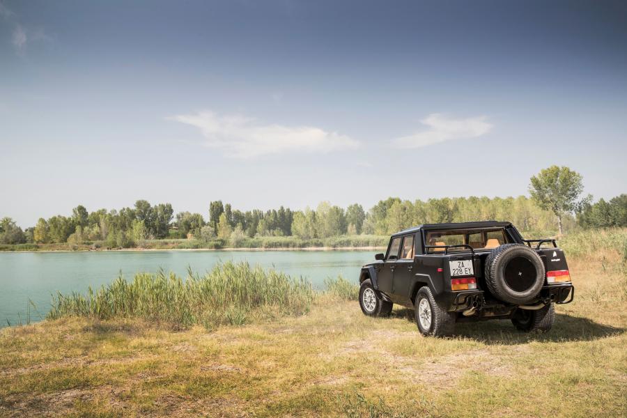  Lamborghini LM002 1990 года  (NA) (фото 34 из 55)
